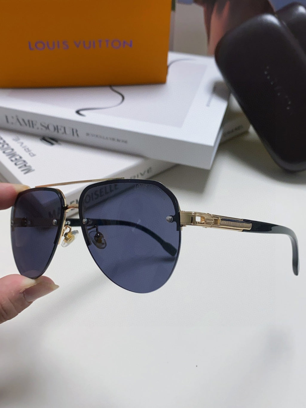 Louis Vuitton Metal Aviator Blue Lens Sunglasses for Men & Women - detail image 5