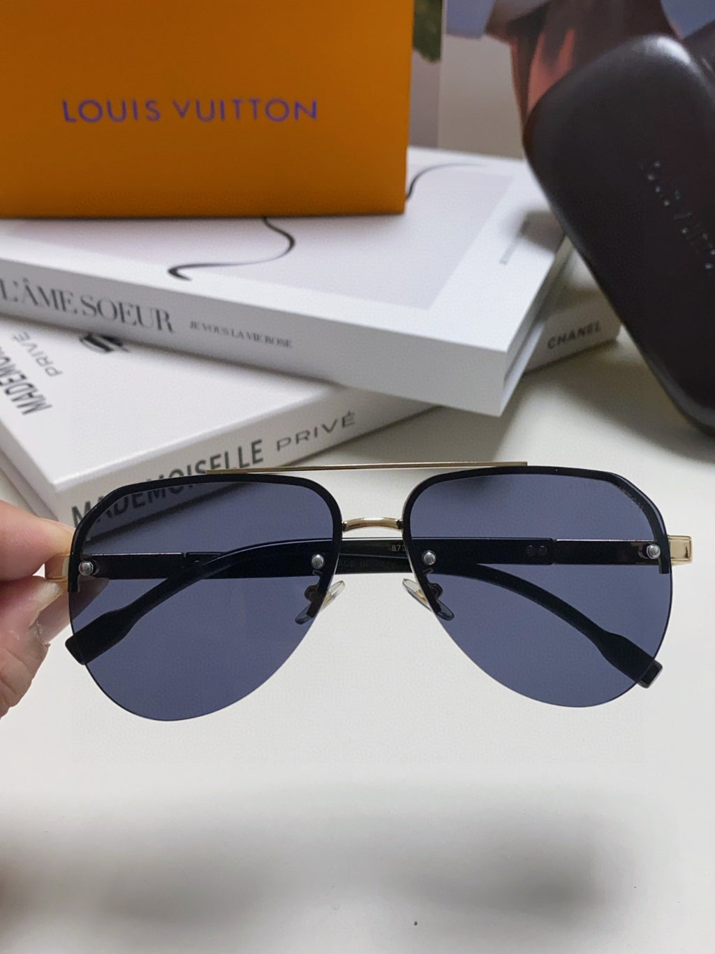 Louis Vuitton Metal Aviator Blue Lens Sunglasses for Men & Women - detail image 3