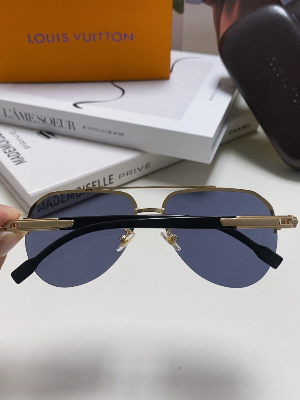 Louis Vuitton Metal Aviator Blue Lens Sunglasses for Men & Women - detail image 4