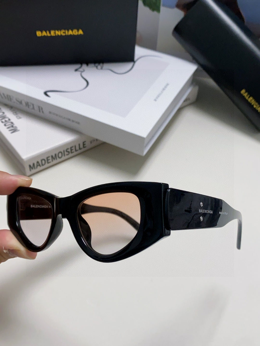 Balenciaga Polarized Cat-Eye Gray Lens Sunglasses for Men & Women - detail image 5