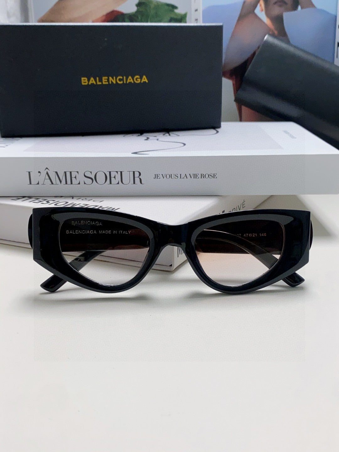 Balenciaga Polarized Cat-Eye Gray Lens Sunglasses for Men & Women - detail image 6