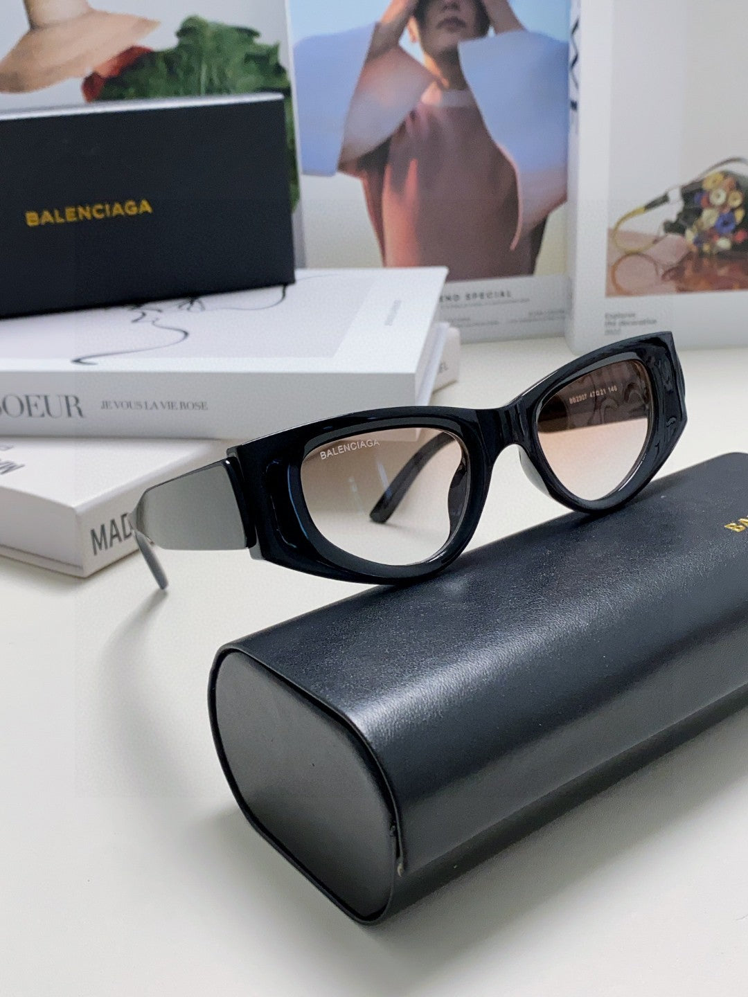 Balenciaga Polarized Cat-Eye Gray Lens Sunglasses for Men & Women - detail image 7