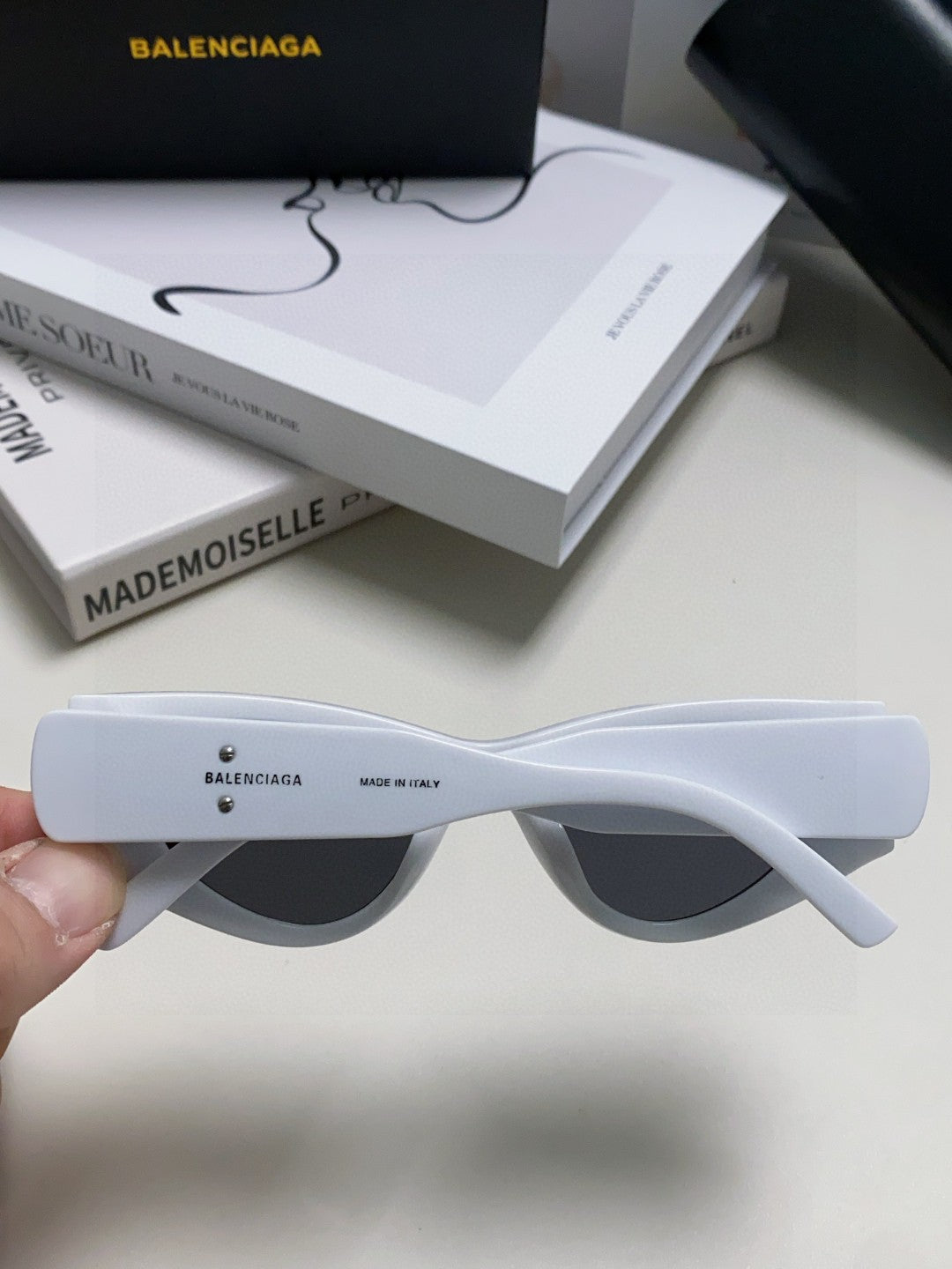 Balenciaga Polarized Cat-Eye Silver Lens Sunglasses for Men & Women - detail image 4