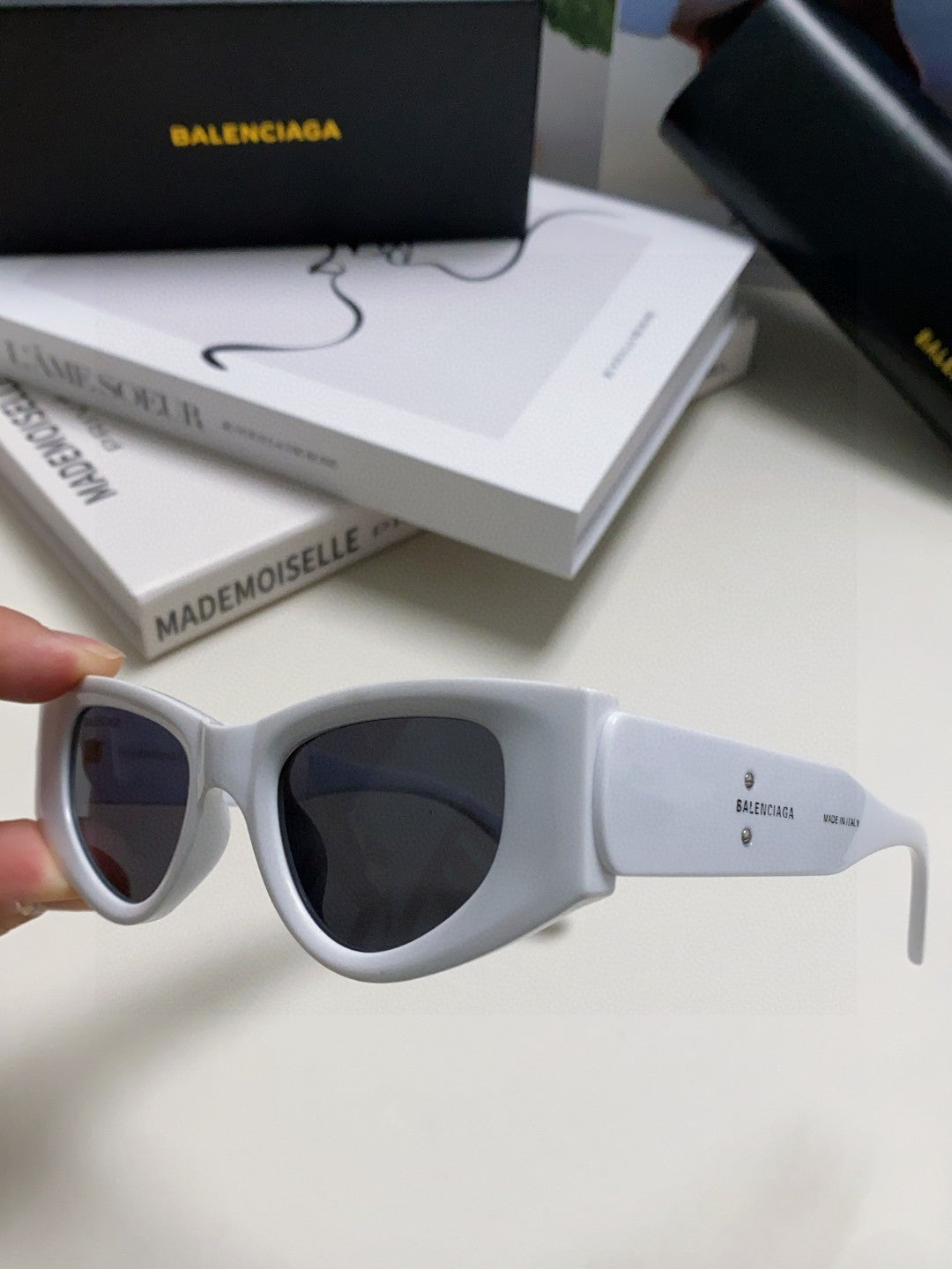 Balenciaga Polarized Cat-Eye Silver Lens Sunglasses for Men & Women - detail image 5