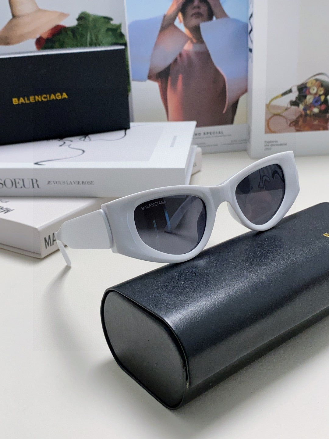 Balenciaga Polarized Cat-Eye Silver Lens Sunglasses for Men & Women - detail image 7