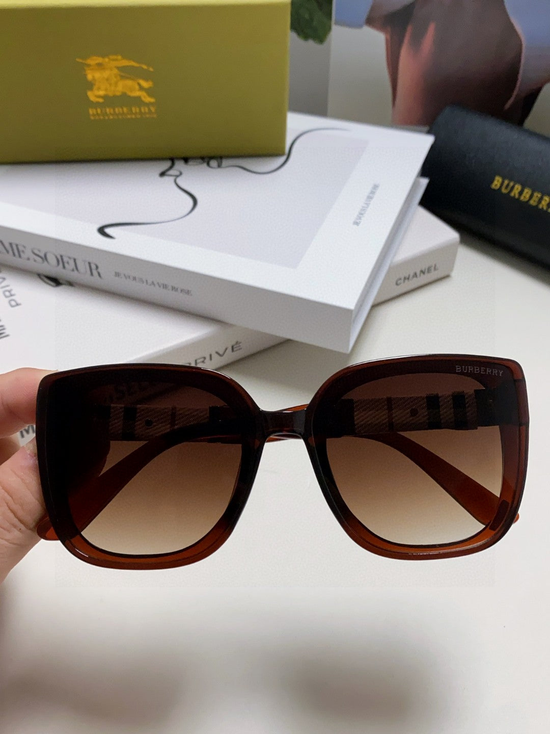 Burberry Oversized Black Lens Sunglasses for Men & Women - 487465 - detail image 3