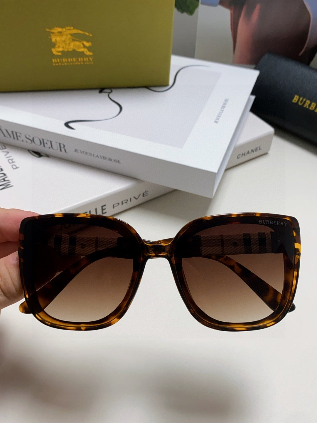 Burberry Oversized Black Lens Sunglasses for Men & Women - 358595 - detail image 3