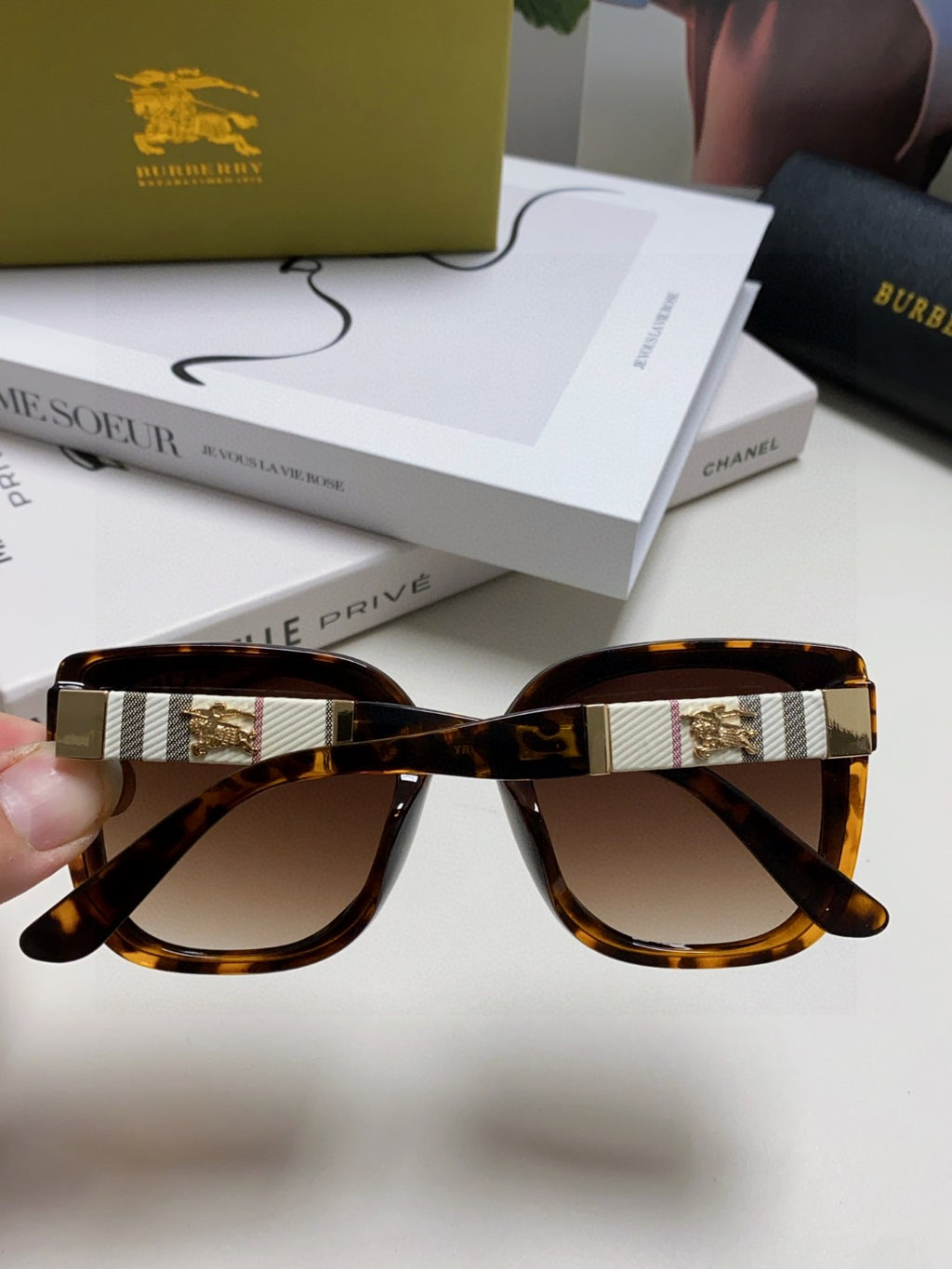 Burberry Oversized Black Lens Sunglasses for Men & Women - 432432 - detail image 4