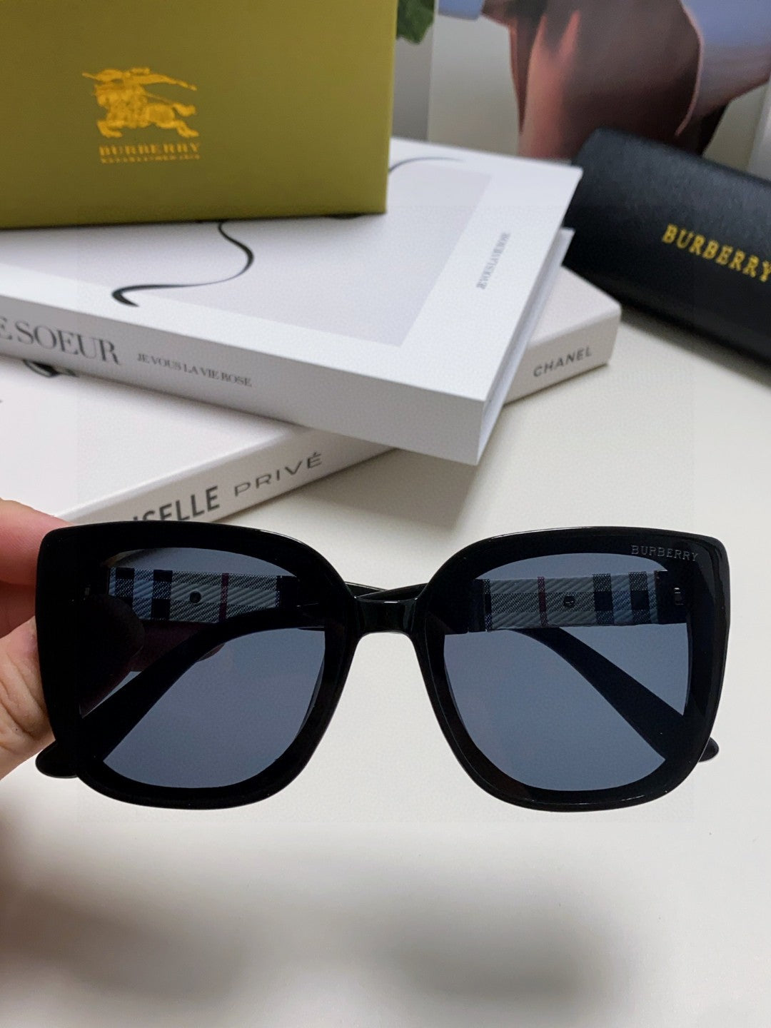 Burberry Oversized Black Lens Sunglasses for Men & Women - detail image 3