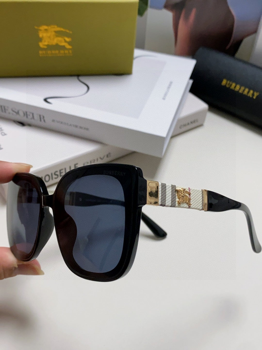 Burberry Oversized Black Lens Sunglasses for Men & Women - detail image 5