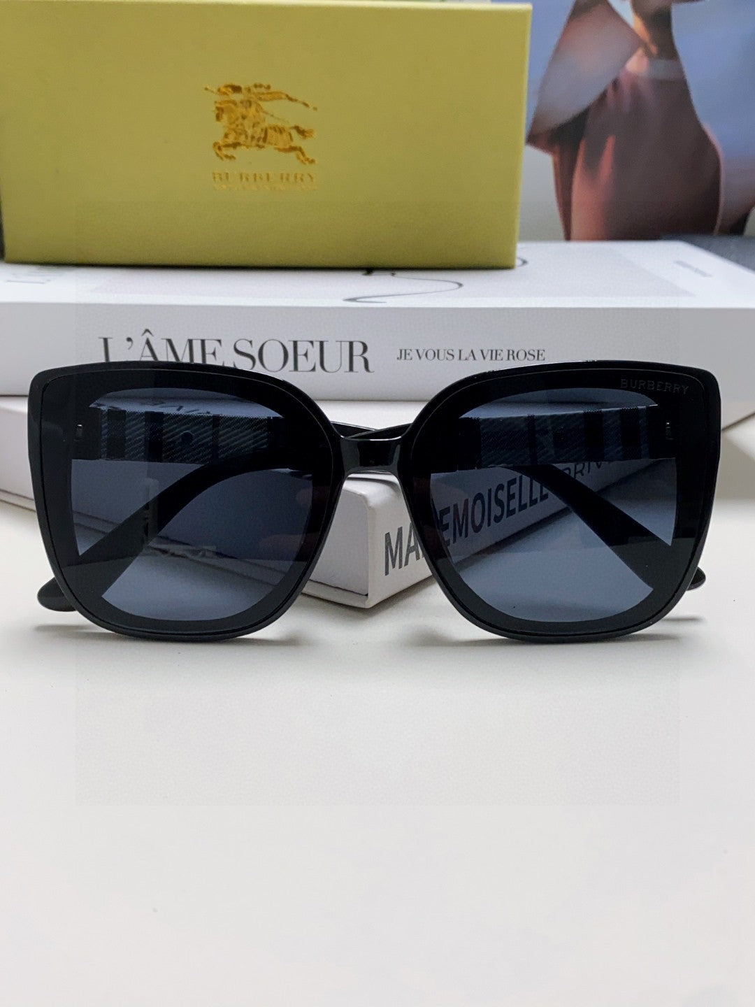 Burberry Oversized Black Lens Sunglasses for Men & Women - detail image 6
