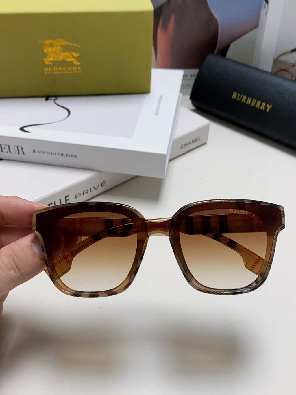 Burberry BE5446 Fashion Brown Lens Sunglasses for Men & Women - detail image 3