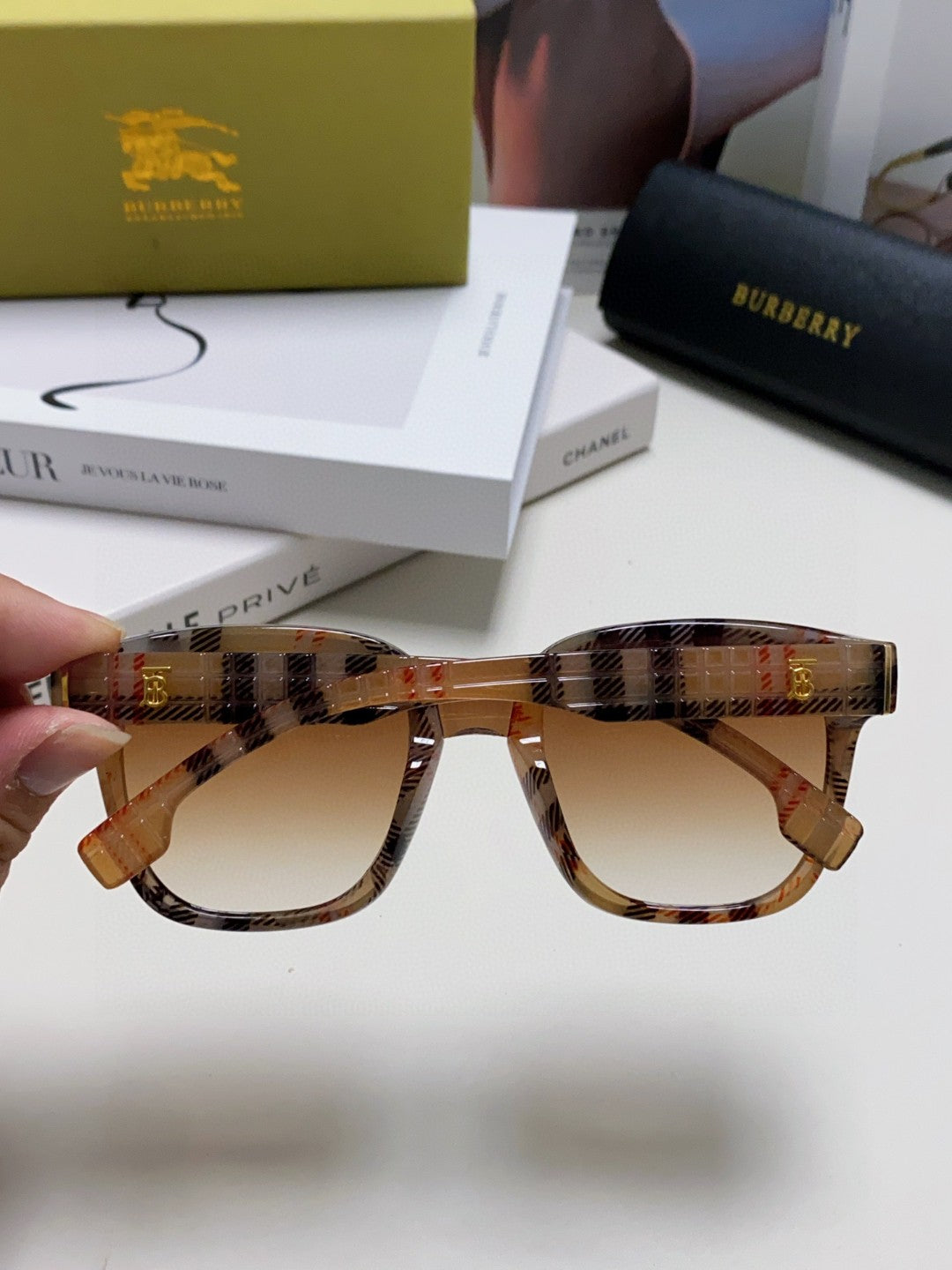Burberry BE5446 Fashion Brown Lens Sunglasses for Men & Women - detail image 4