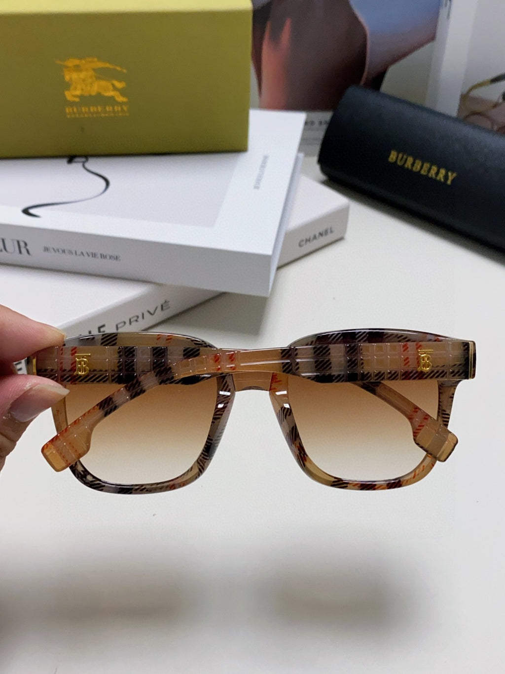 Burberry BE5446 Fashion Brown Lens Sunglasses for Men & Women - 358597 - detail image 4