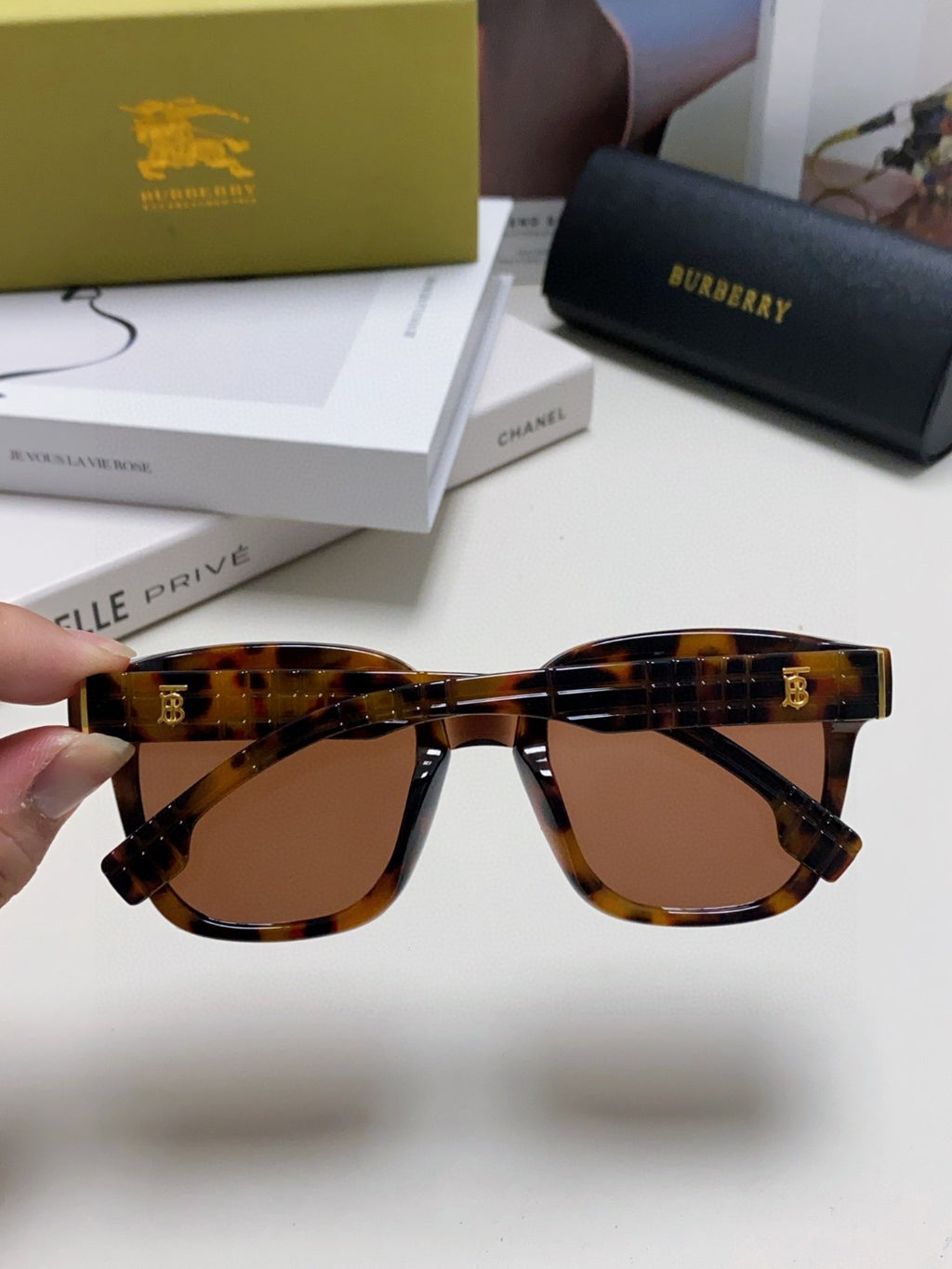 Burberry BE5446 Fashion Red Lens Sunglasses for Men & Women - detail image 4