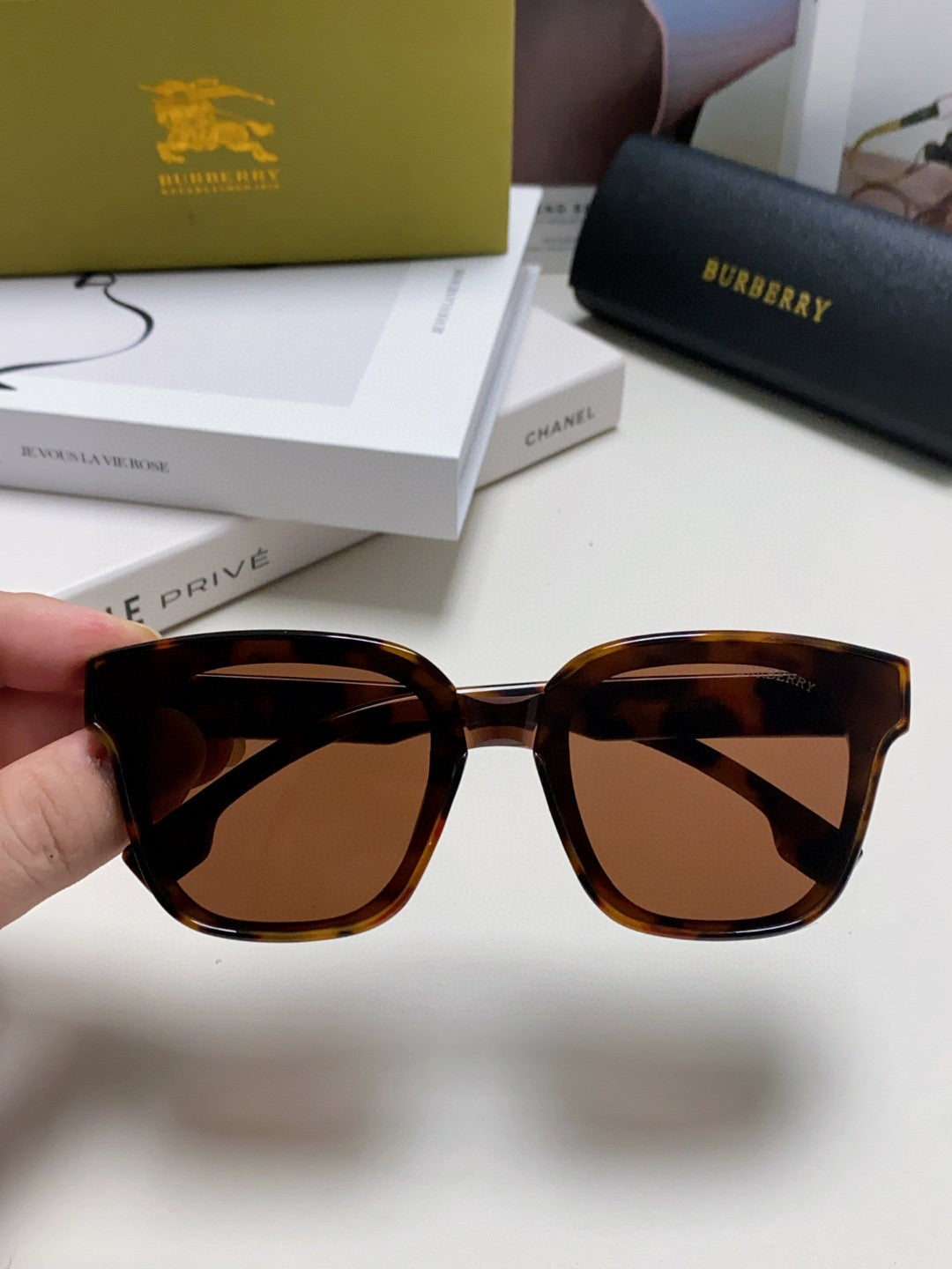 Burberry BE5446 Fashion Red Lens Sunglasses for Men & Women - detail image 3