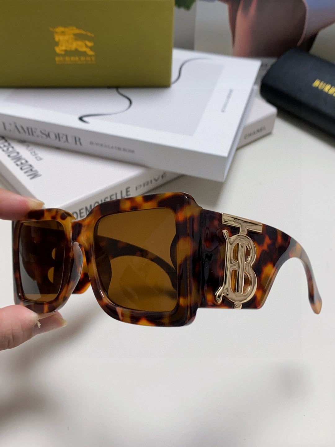 Burberry Oversized Brown Lens Sunglasses for Men & Women - detail image 7