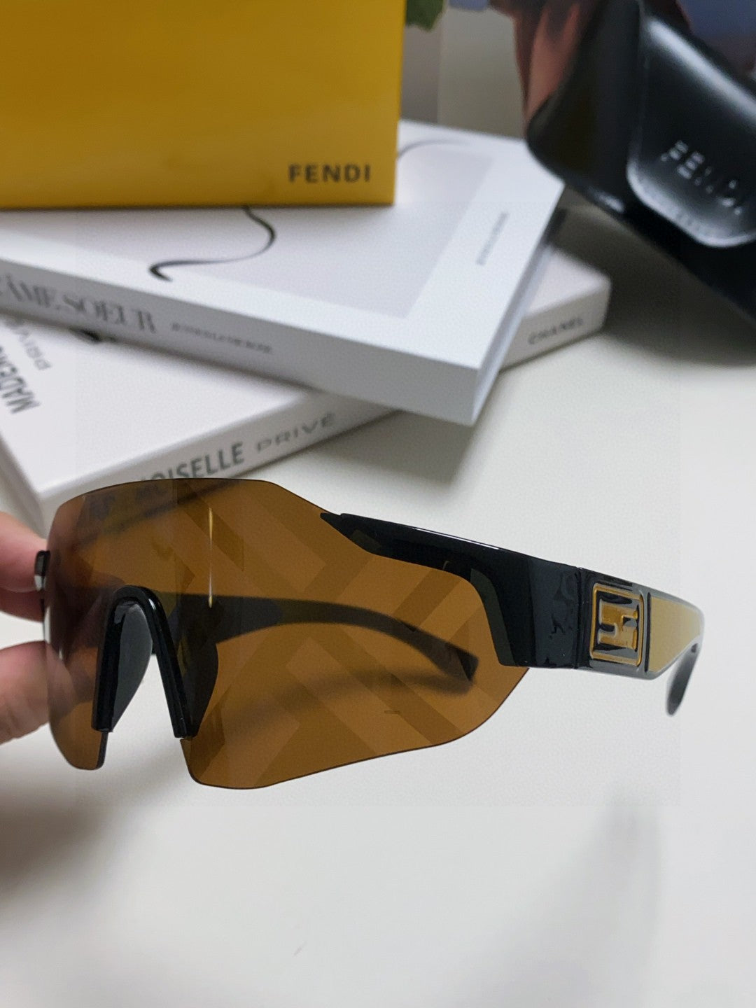 Fendi Oversized Brown Lens Sunglasses for Men & Women - detail image 4