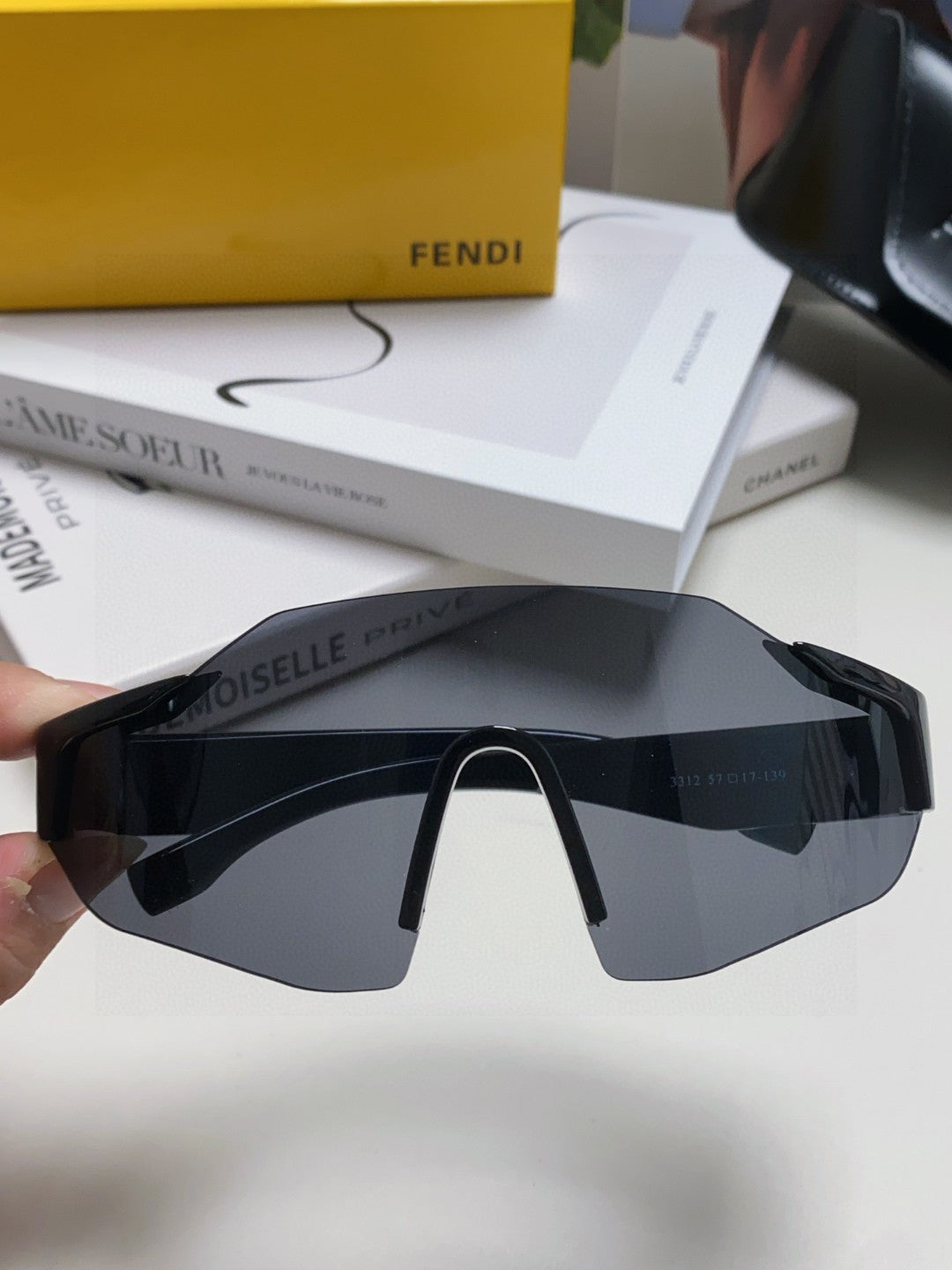 Fendi Oversized Gray Lens Sunglasses for Men & Women - detail image 3