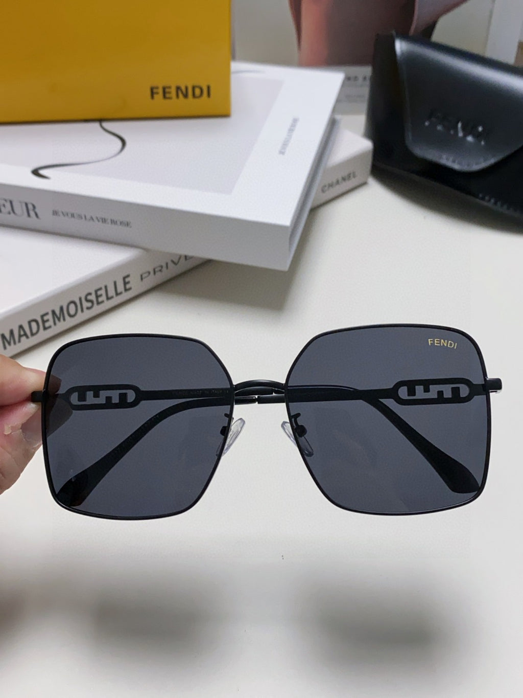 Fendi Polarized Metal Oversized Black Lens Sunglasses for Women - detail image 3