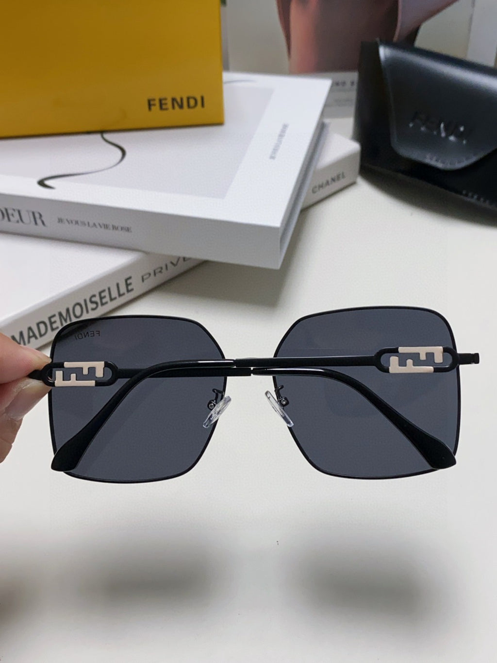 Fendi Polarized Metal Oversized Black Lens Sunglasses for Women - 358751 - detail image 4
