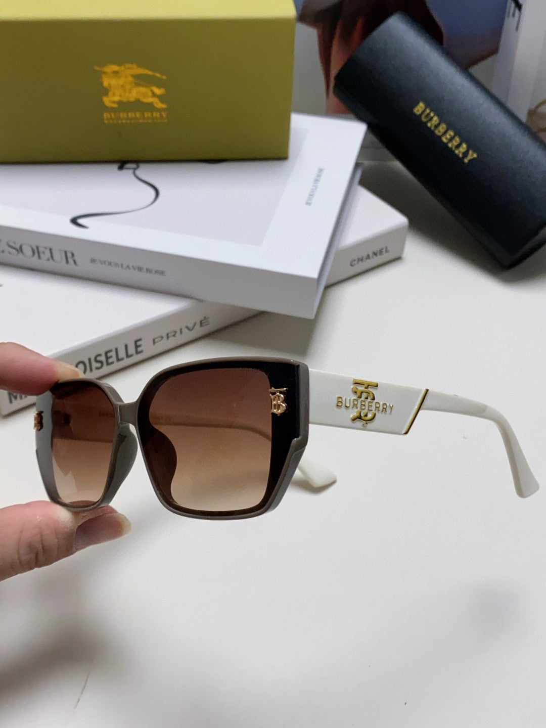 Burberry Fashion Red Lens Sunglasses for Men & Women - 449618 - detail image 5