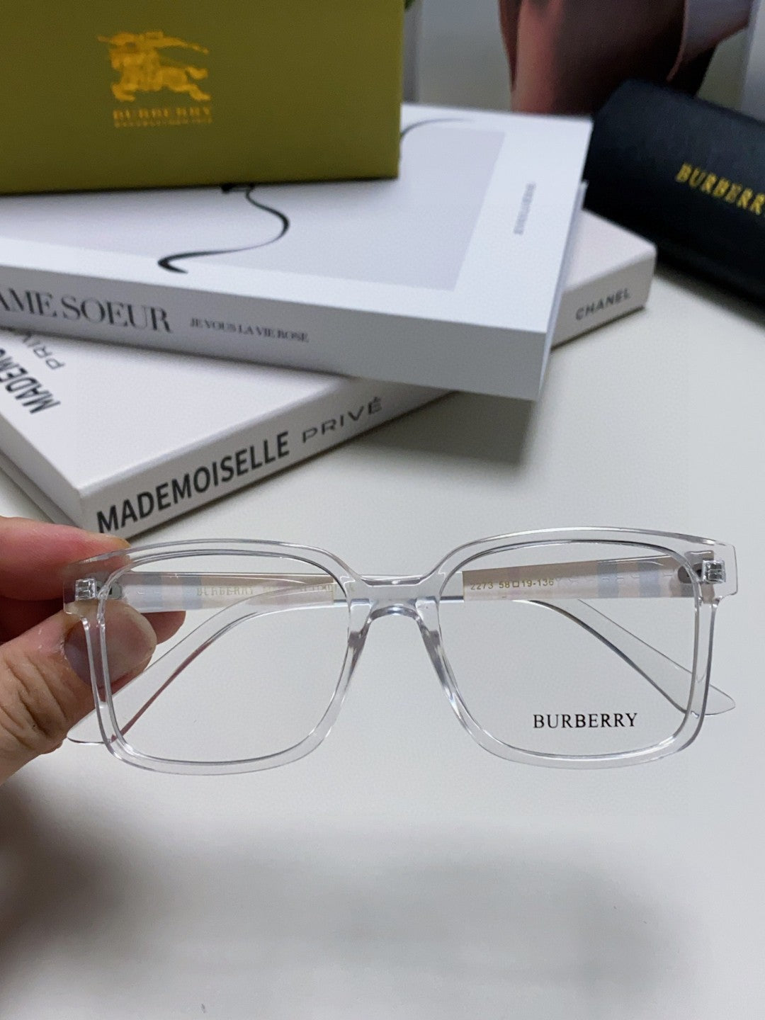 Burberry Oversized Gray Lens Sunglasses for Men & Women - 449621 - detail image 3