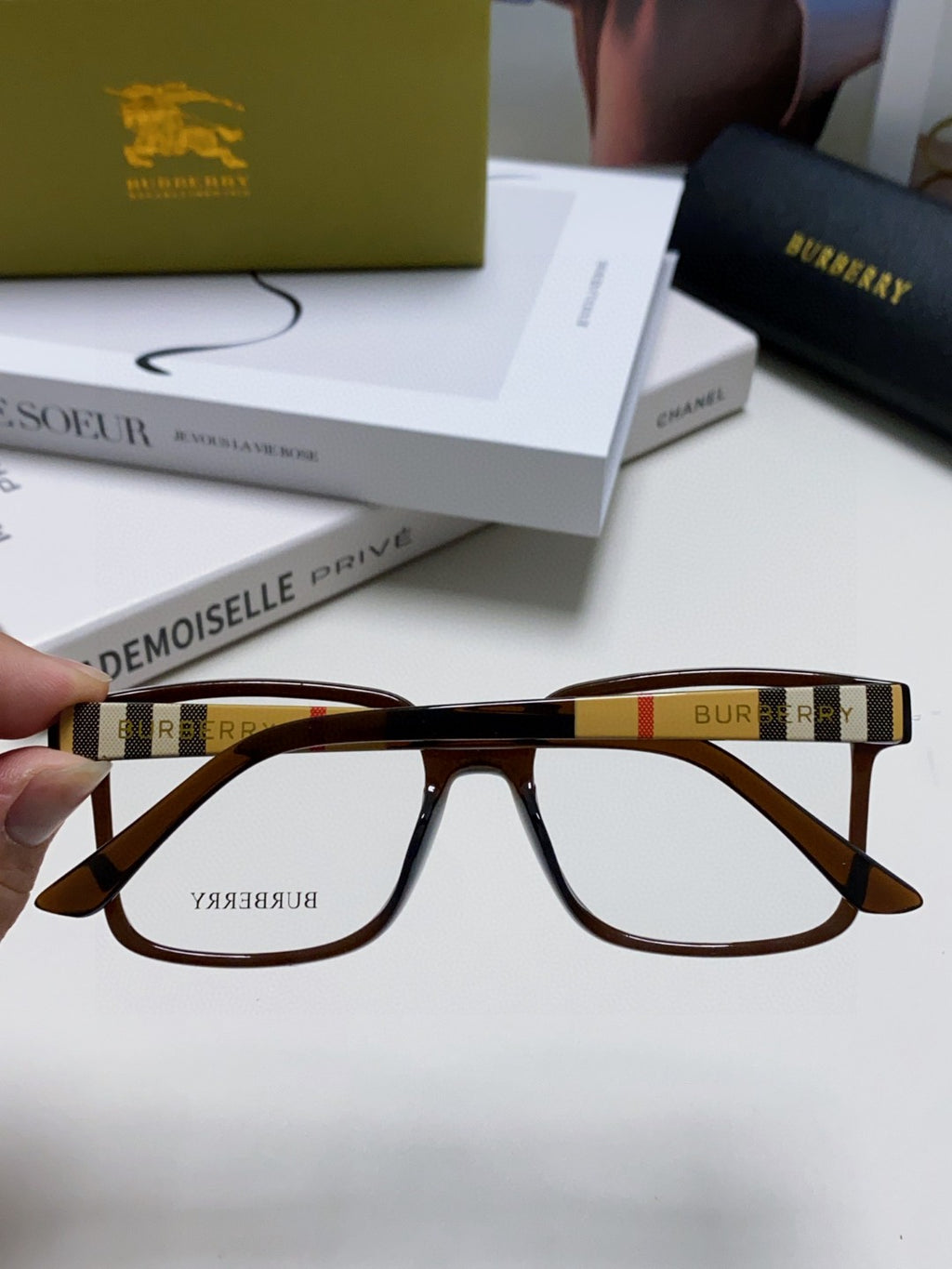 Burberry Oversized Gray Lens Sunglasses for Men & Women - 449622 - detail image 4