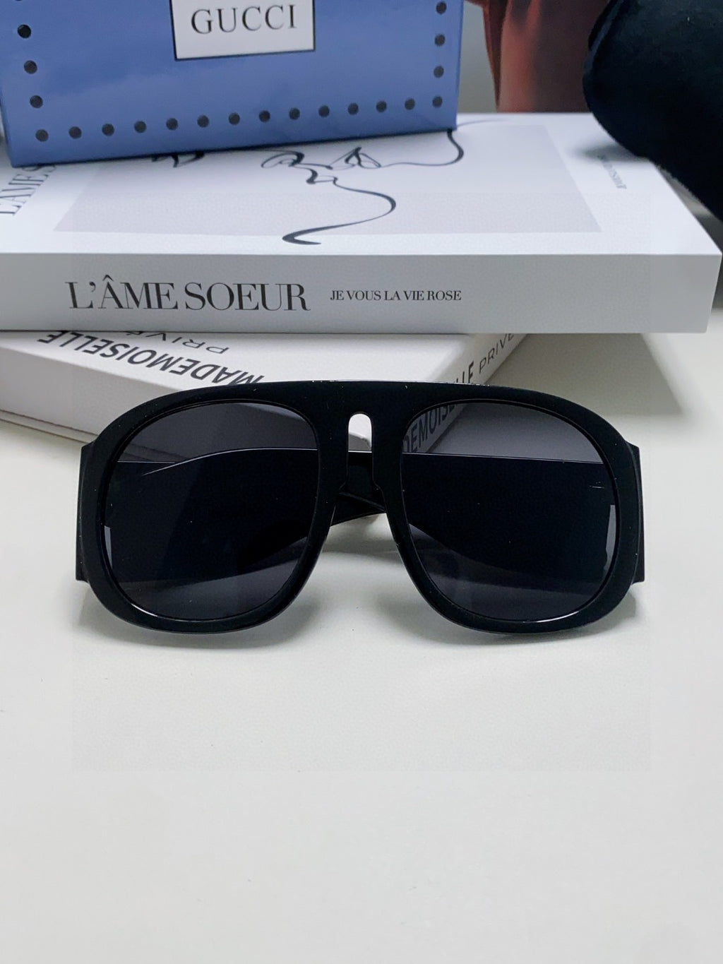Gucci GG0152S Photochromic Metal Aviator Black Lens Sunglasses for Men & Women - detail image 6