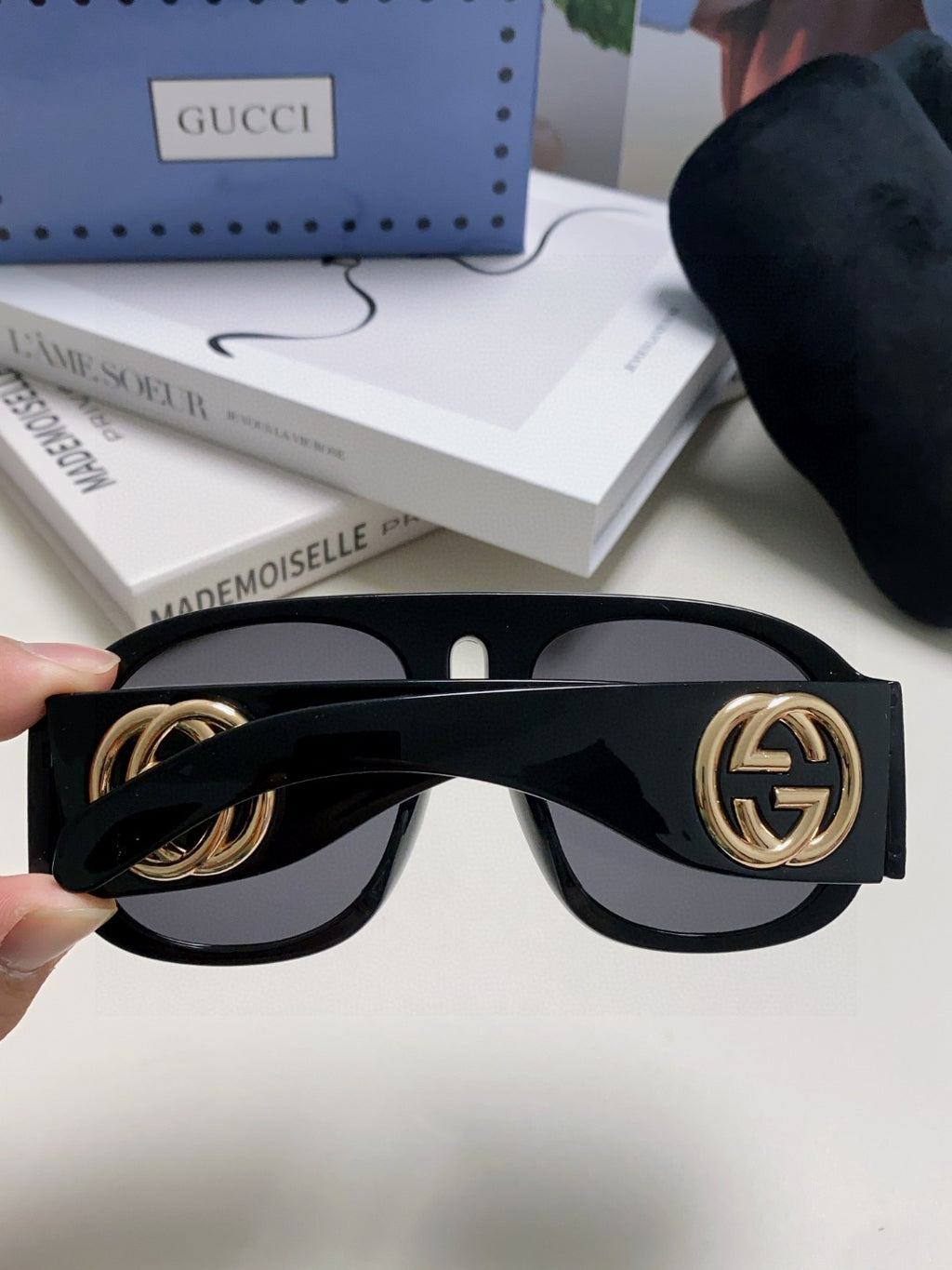 Gucci GG0152S Photochromic Metal Aviator Black Lens Sunglasses for Men & Women - detail image 4