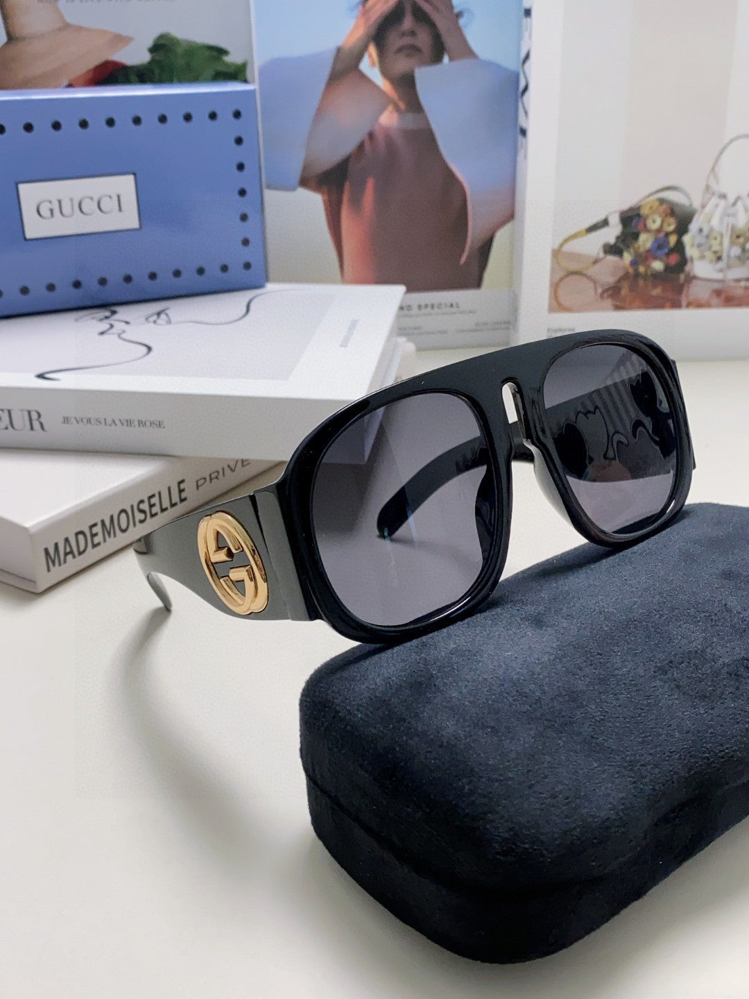 Gucci GG0152S Photochromic Metal Aviator Black Lens Sunglasses for Men & Women - detail image 7