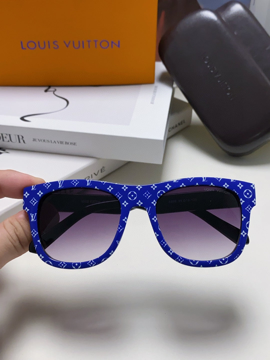 Louis Vuitton Oversized Blue Lens Sunglasses for Men & Women - 448654 - detail image 2