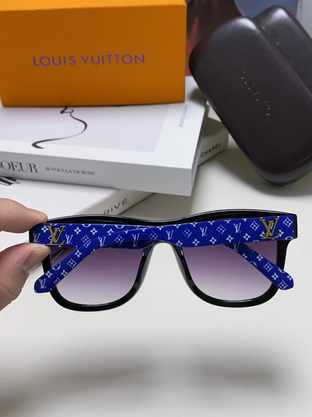 Louis Vuitton Oversized Blue Lens Sunglasses for Men & Women - 448654 - detail image 3