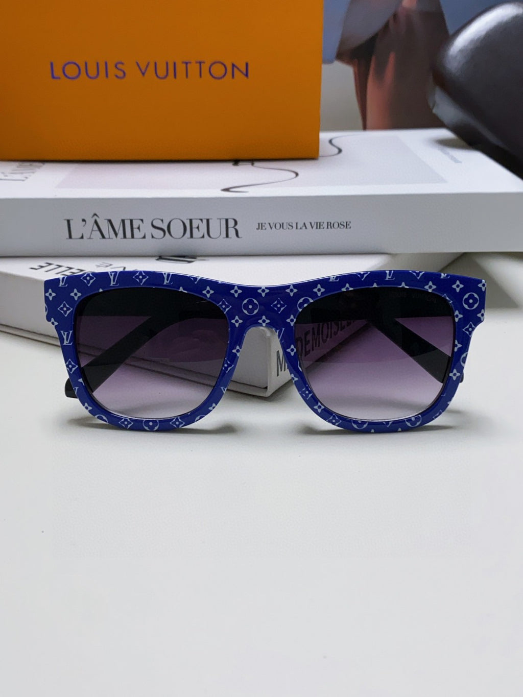 Louis Vuitton Oversized Blue Lens Sunglasses for Men & Women - 448654 - detail image 5