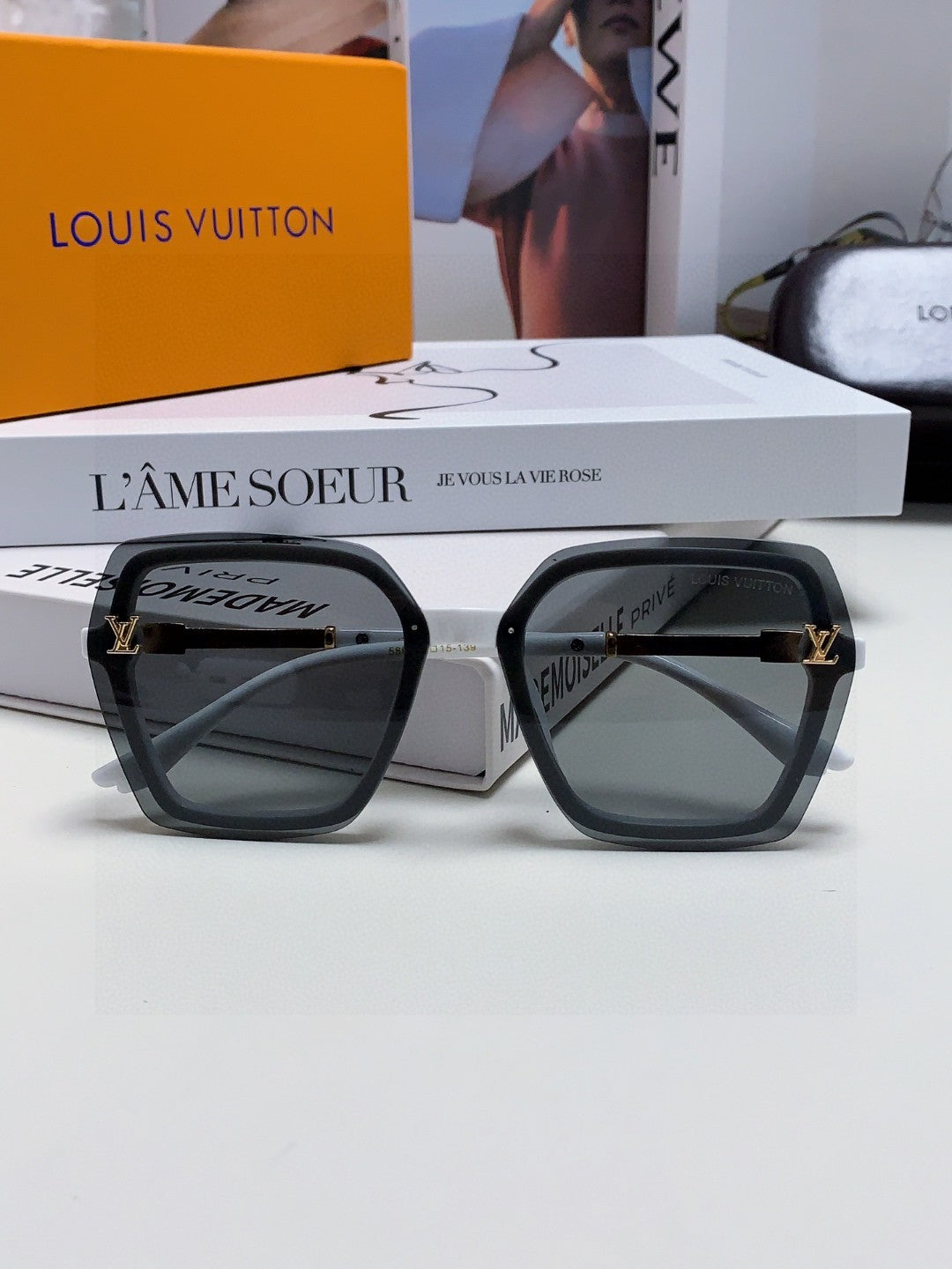 Louis Vuitton Fashion Gray Lens Sunglasses for Men & Women - 448631 - detail image 6