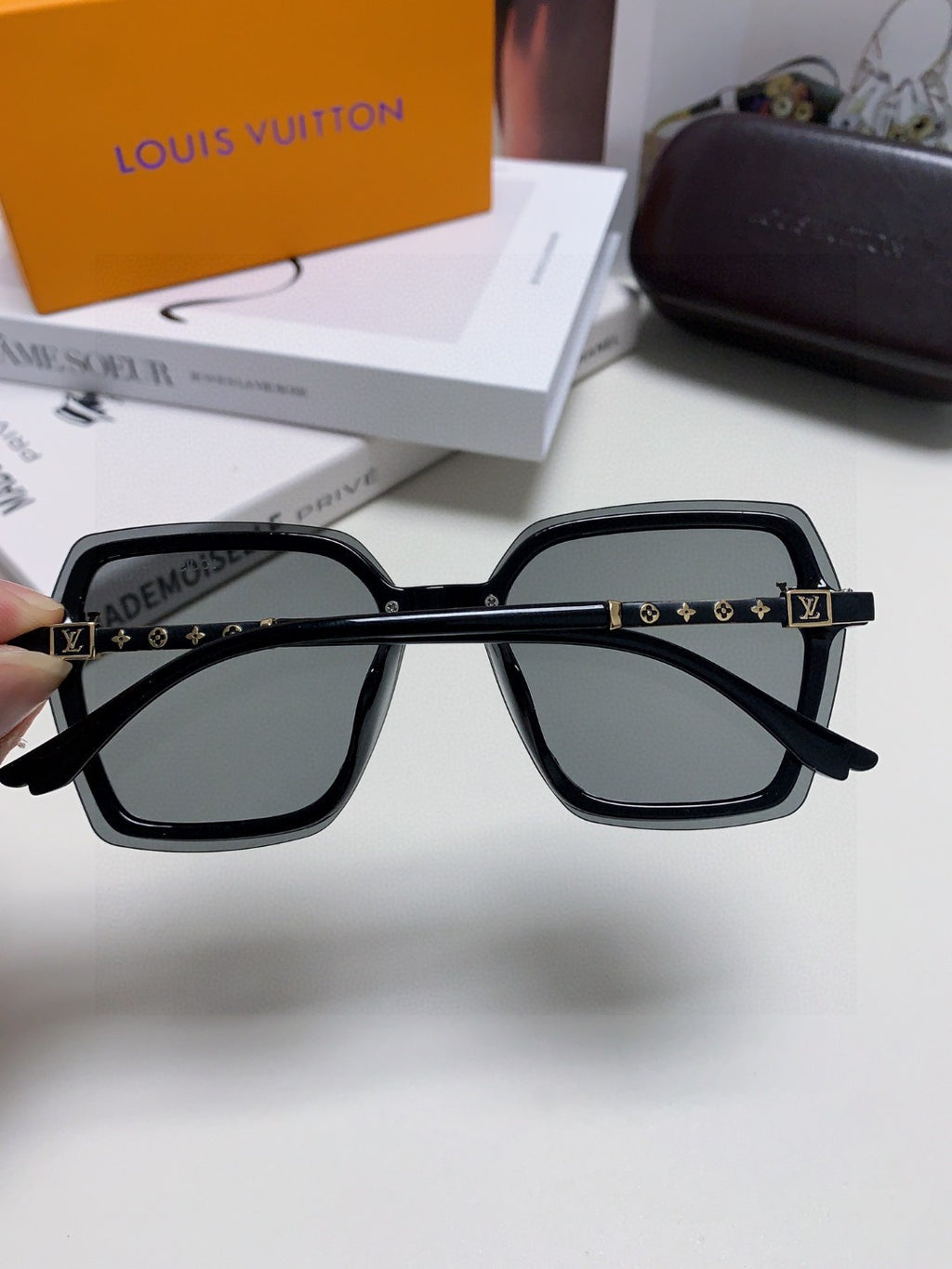 Louis Vuitton Fashion Black Lens Sunglasses for Men & Women - 448632