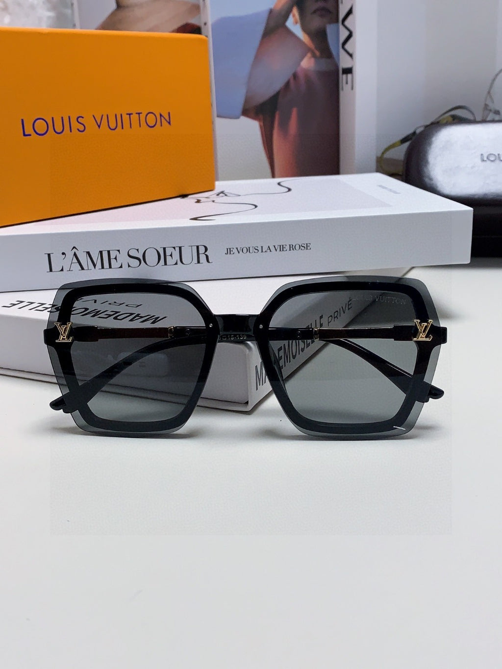 Louis Vuitton Fashion Black Lens Sunglasses for Men & Women - 448632 - detail image 4