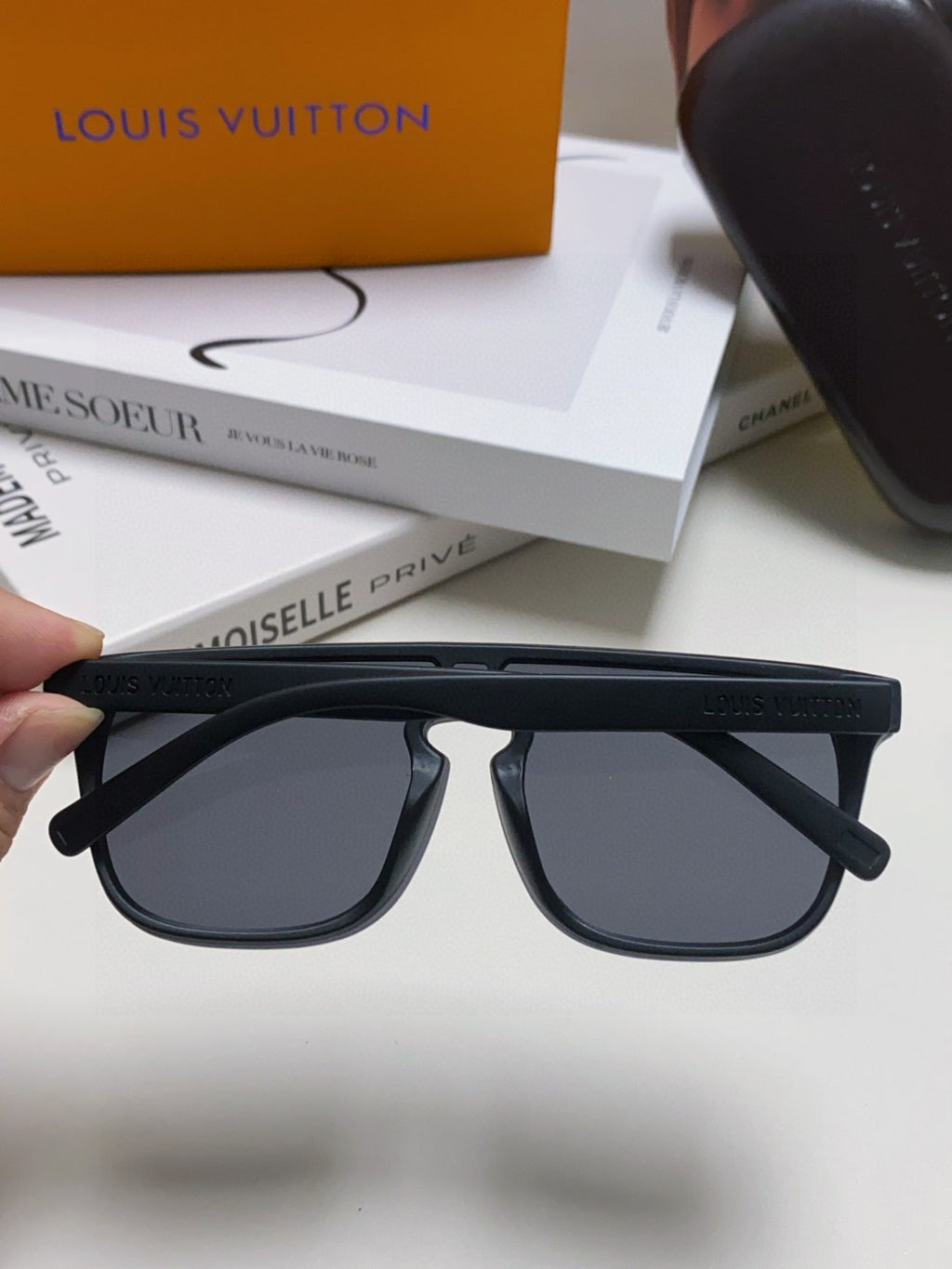 Louis Vuitton Lightweight Rimless Black Lens Sunglasses for Men & Women - detail image 4