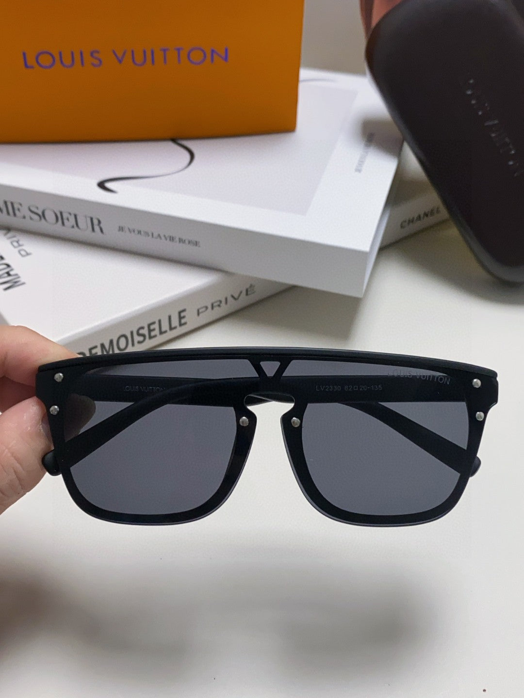 Louis Vuitton Lightweight Rimless Black Lens Sunglasses for Men & Women - detail image 3