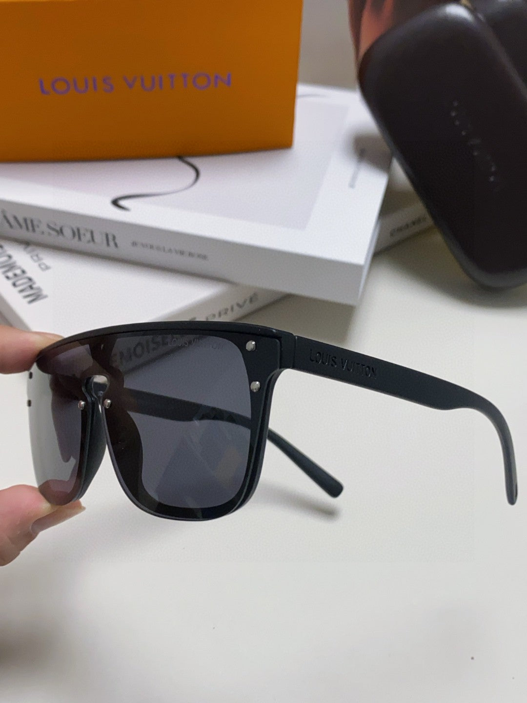 Louis Vuitton Lightweight Rimless Black Lens Sunglasses for Men & Women - detail image 5