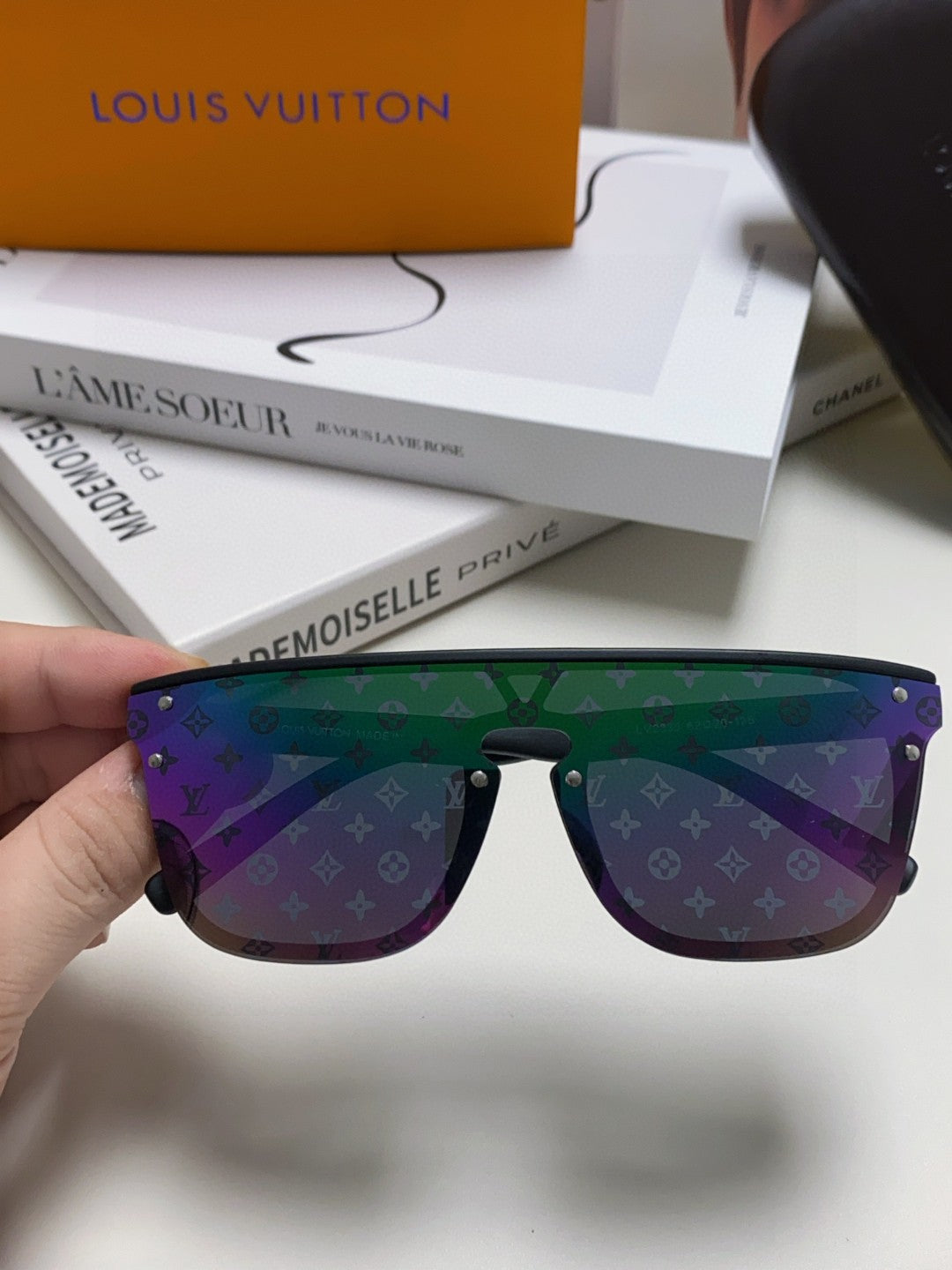 Louis Vuitton Lightweight Rimless Purple Lens Sunglasses for Men & Wo - 448634 - detail image 2