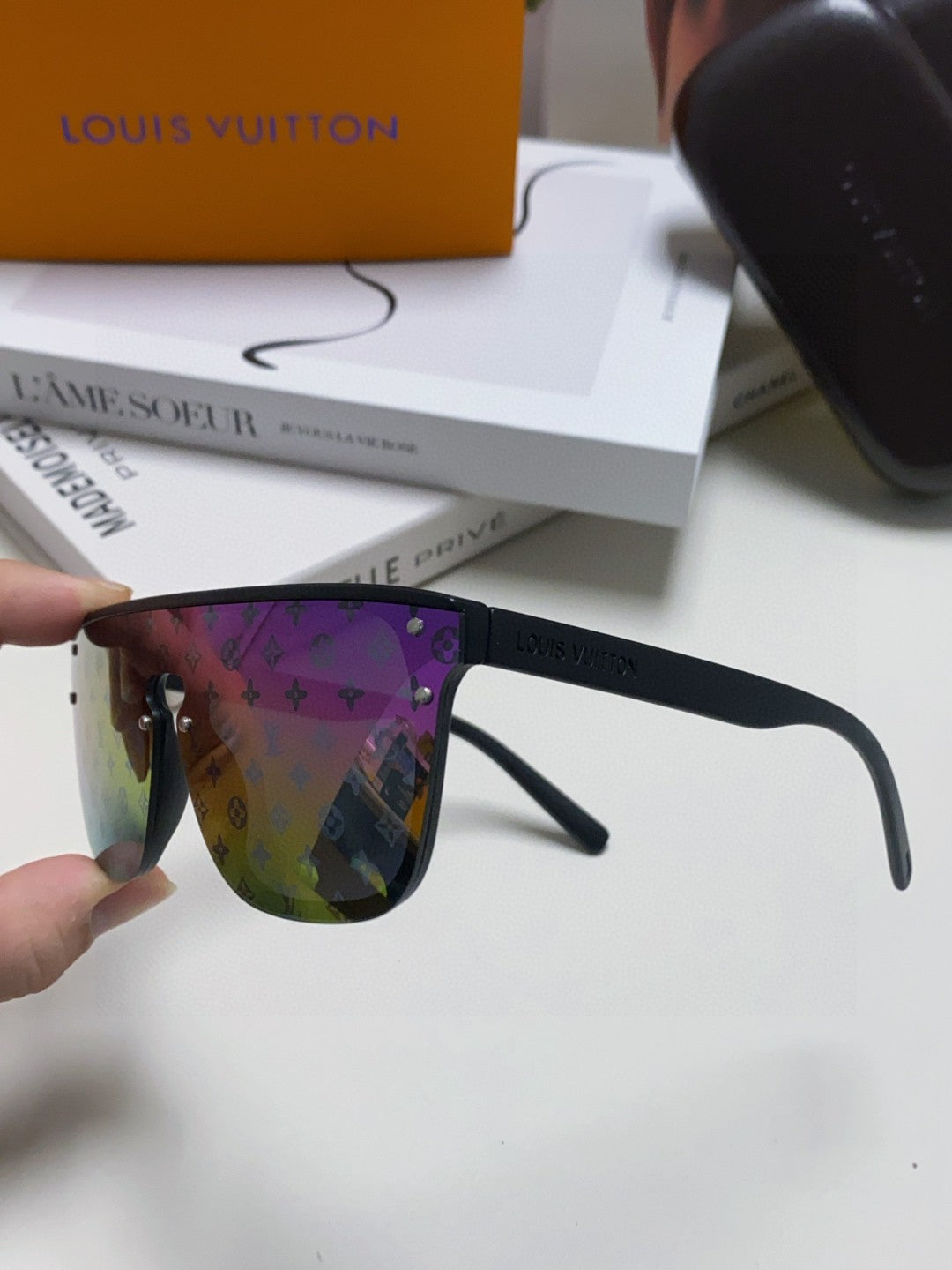 Louis Vuitton Lightweight Rimless Purple Lens Sunglasses for Men & Wo - 448634 - detail image 4