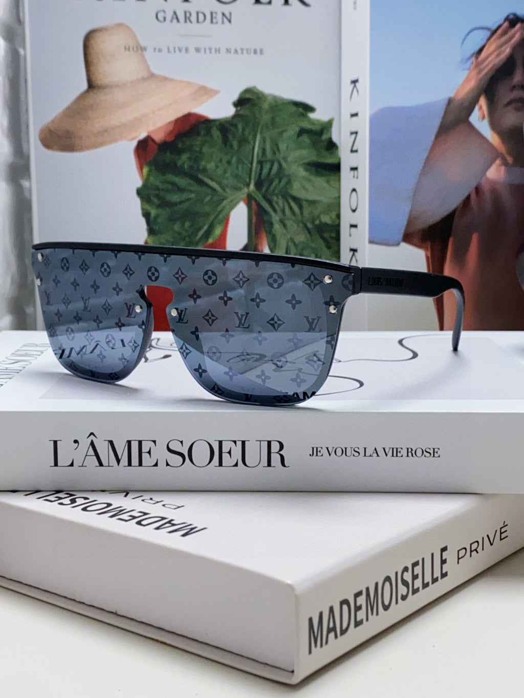 Louis Vuitton Lightweight Rimless Red Lens Sunglasses for Men & Women - 448635 - detail image 2