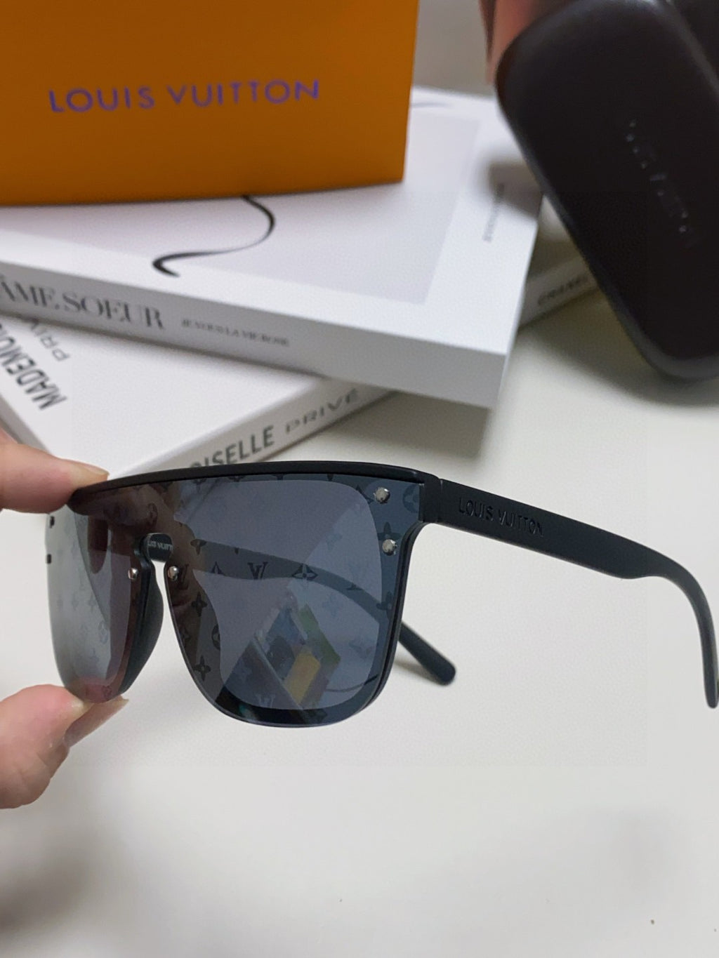 Louis Vuitton Lightweight Rimless Red Lens Sunglasses for Men & Women - 448635 - detail image 7