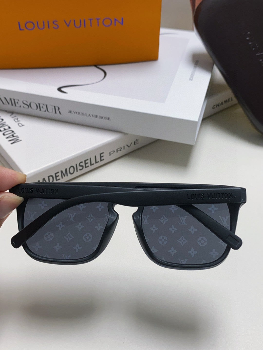Louis Vuitton Lightweight Rimless Red Lens Sunglasses for Men & Women - 448635 - detail image 6
