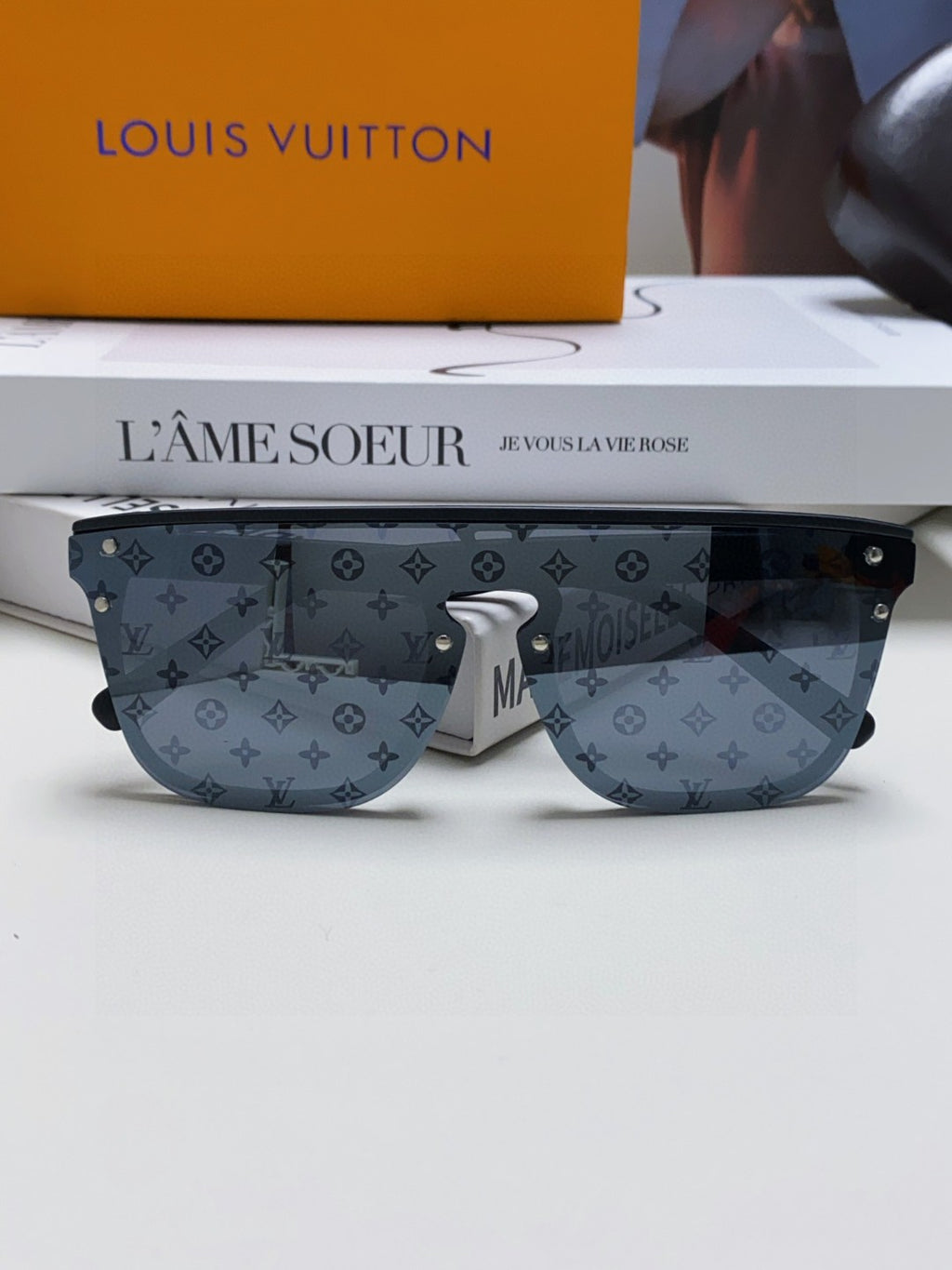 Louis Vuitton Lightweight Rimless Red Lens Sunglasses for Men & Women - 448635 - detail image 8