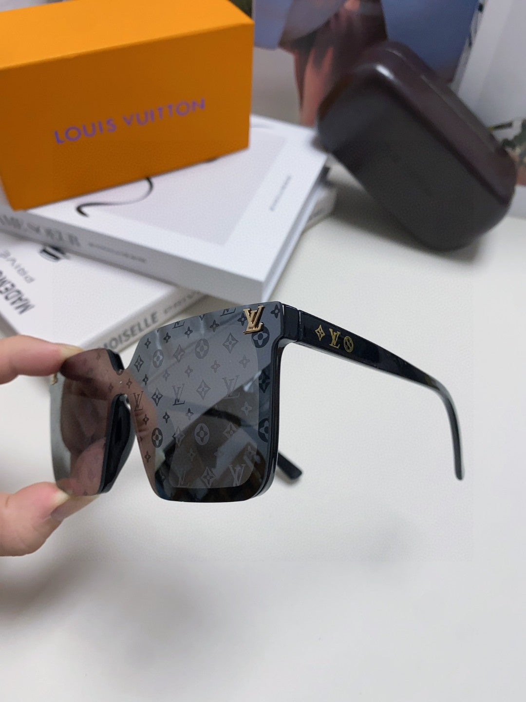 Louis Vuitton Fashion Silver Lens Sunglasses for Men & Women - 448637 - detail image 5