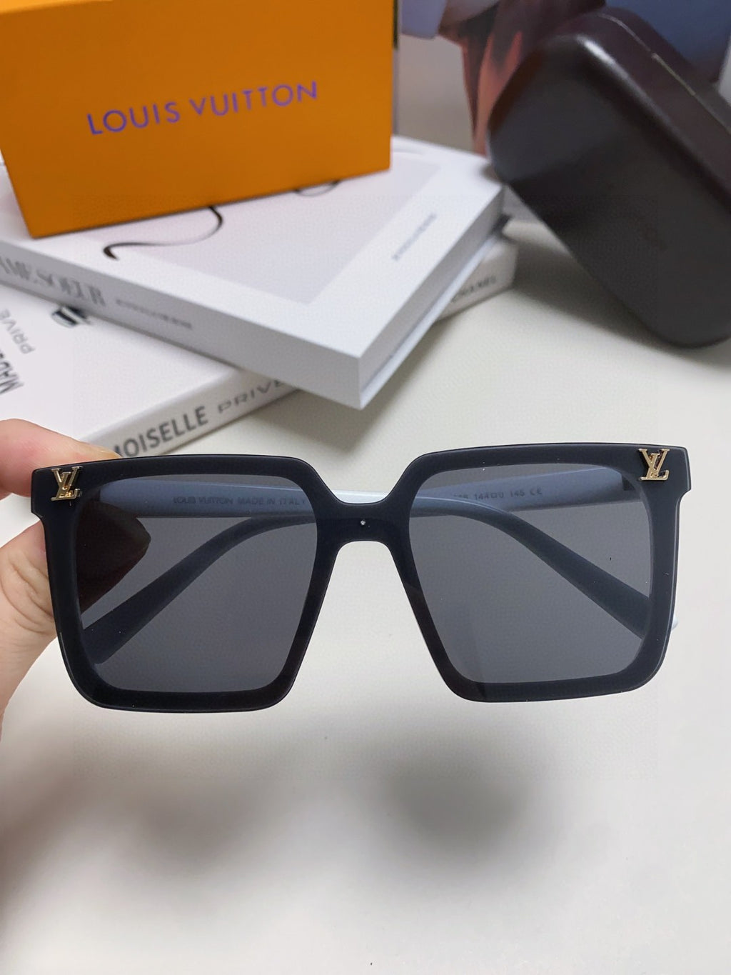 Louis Vuitton Fashion Black Lens Sunglasses for Men & Women - 448640 - detail image 3