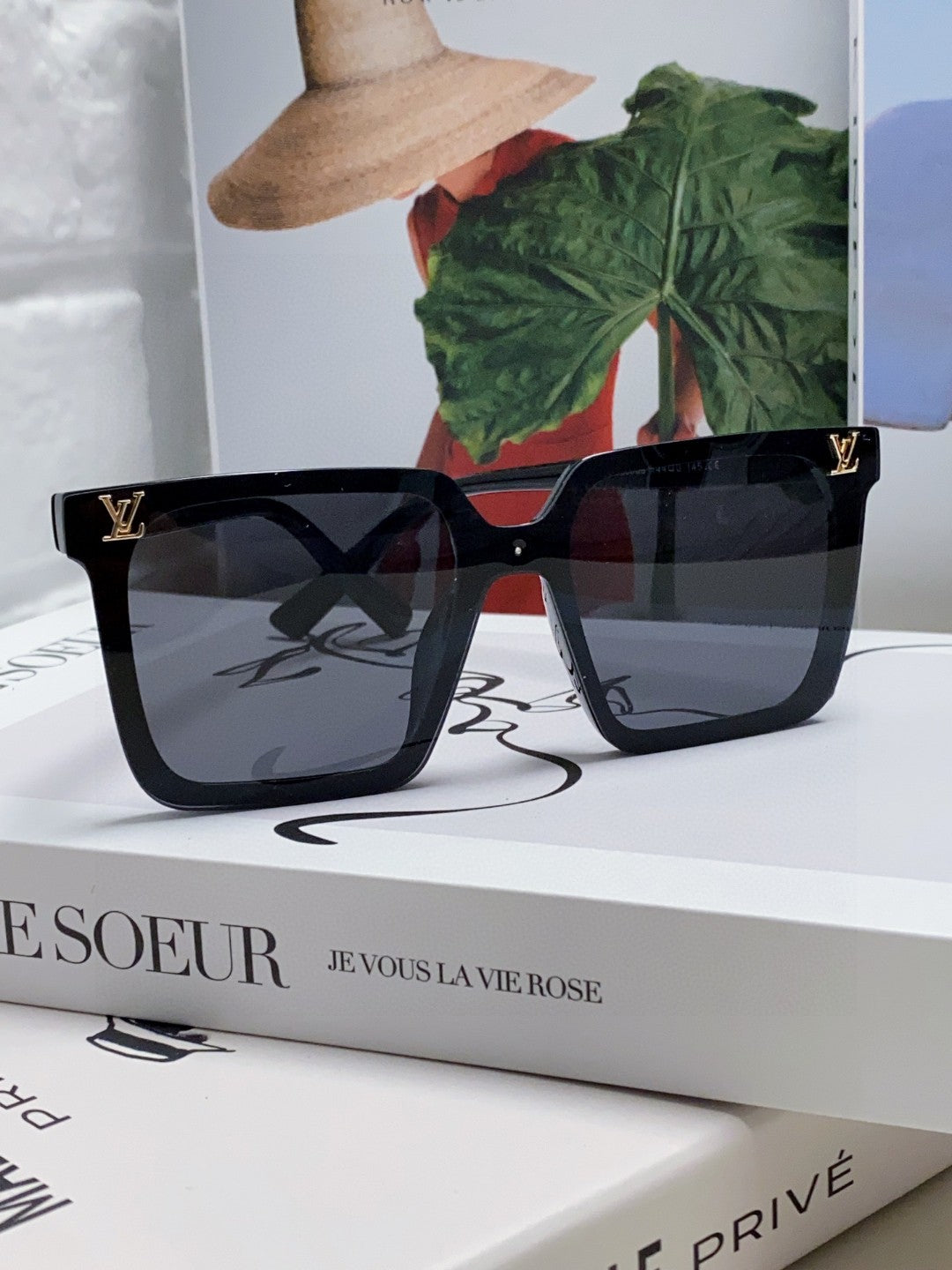 Louis Vuitton Fashion Gray Lens Sunglasses for Men & Women - 448641