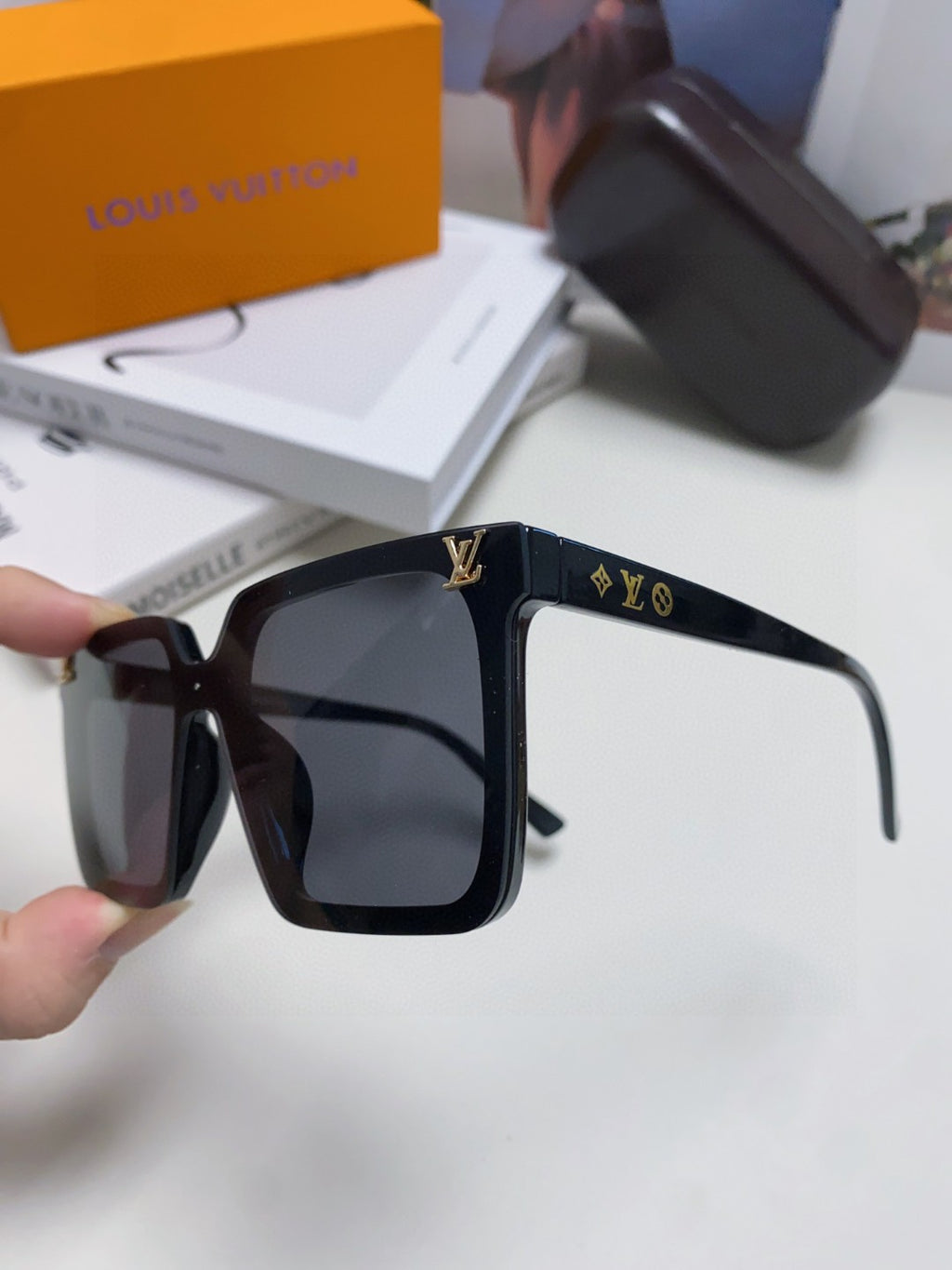 Louis Vuitton Fashion Gray Lens Sunglasses for Men & Women - 448641 - detail image 5